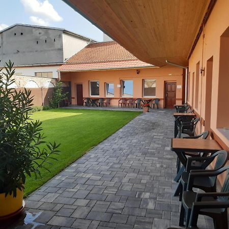 Štúrovo Apartman Fortuna מראה חיצוני תמונה