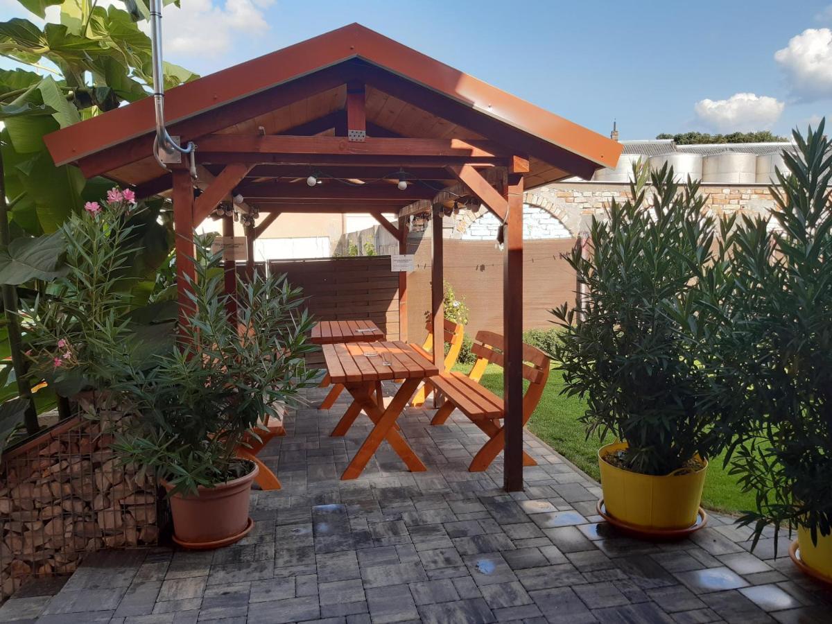 Štúrovo Apartman Fortuna מראה חיצוני תמונה
