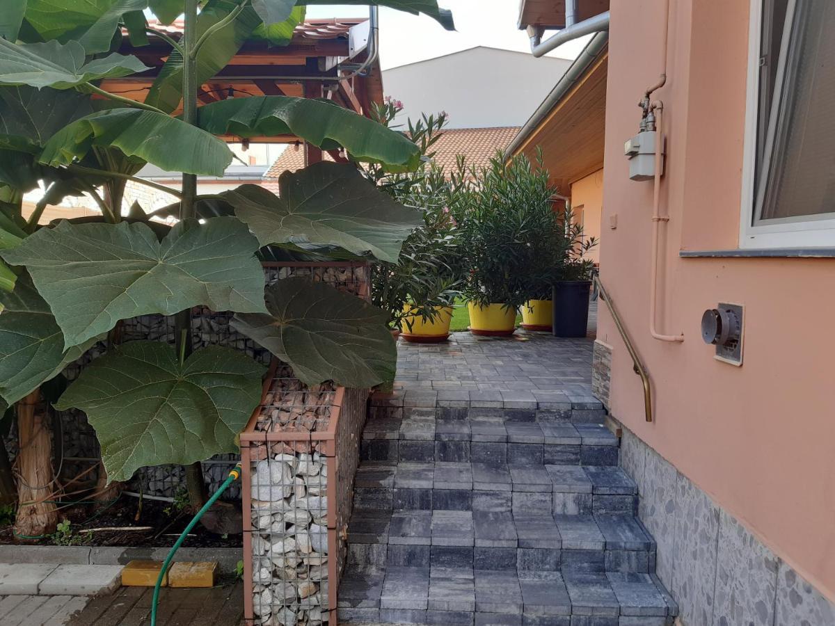 Štúrovo Apartman Fortuna מראה חיצוני תמונה